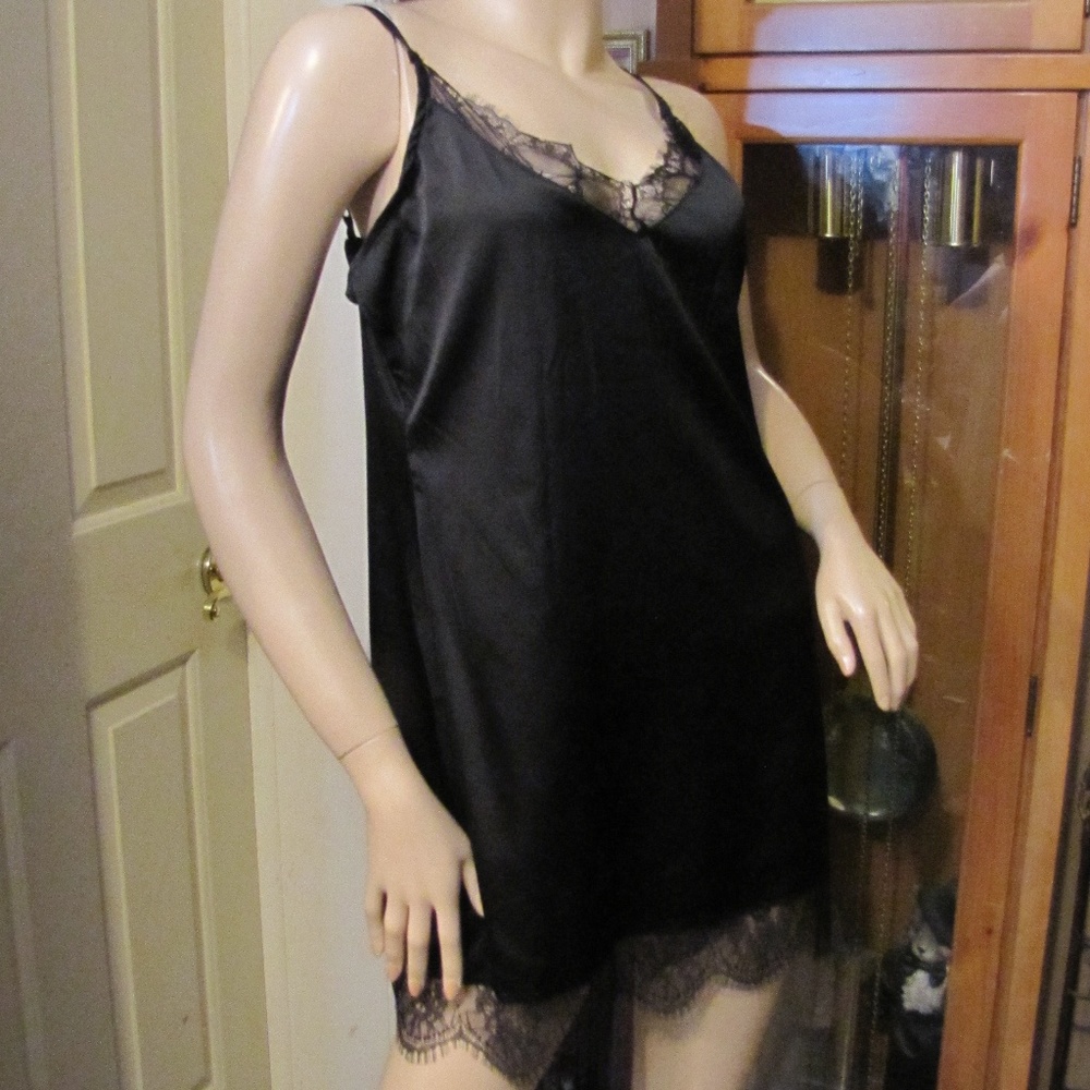 Wanna This Black Short Gown Slip size XL
